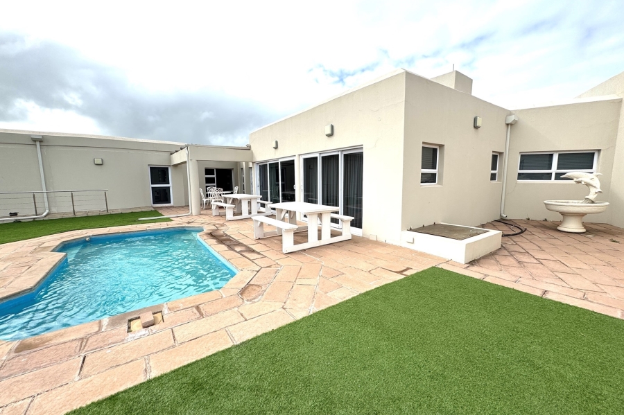 6 Bedroom Property for Sale in Myburgh Park Western Cape